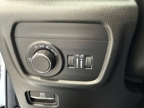 Used 2025 Jeep Grand Cherokee Altitude AWD/4WD image 23