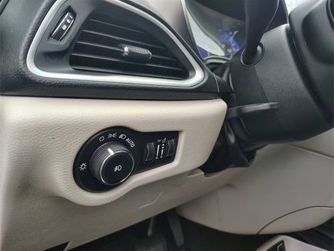 Used 2020 Chrysler Pacifica Touring-L Plus w/ Tire & Wheel Group image 13