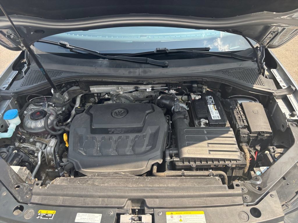 Used 2022 Volkswagen Tiguan SE R-Line FWD image 25
