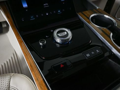 Used 2025 Cadillac Escalade Sport Platinum w/ LPO, Floor Liner Package AWD/4WD image 15