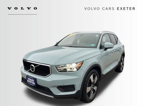 Used 2019 Volvo XC40 T5 Momentum image 2