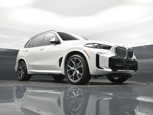 Certified 2026 BMW X5 xDrive40i w/ M Sport Package AWD/4WD image 44