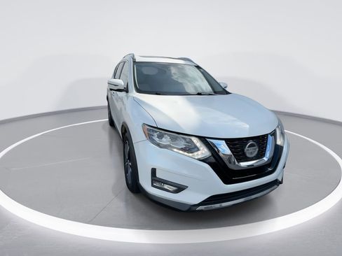 Used 2018 Nissan Rogue SL w/ Premium Package FWD image 2