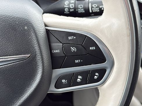 Certified 2021 Chrysler Pacifica Limited w/ Uconnect Theater Family Group image 23