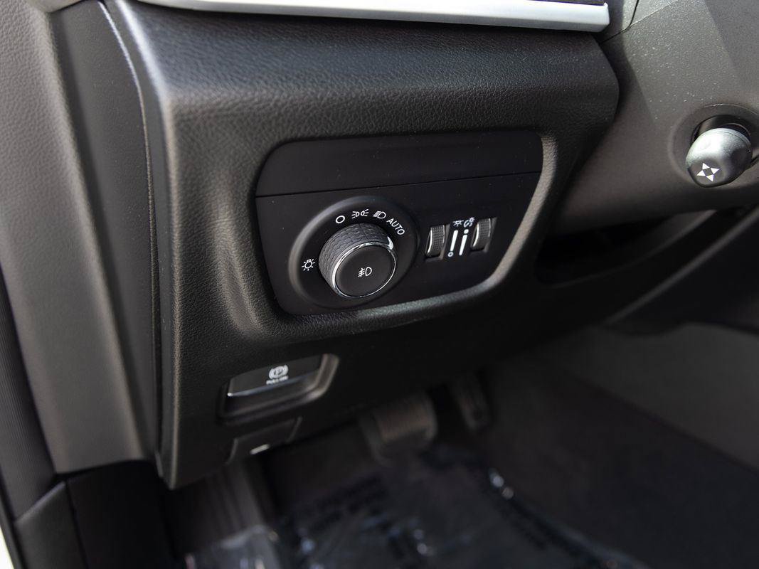 Used 2025 Jeep Grand Cherokee L Limited w/ Luxury Tech Group II AWD/4WD image 16