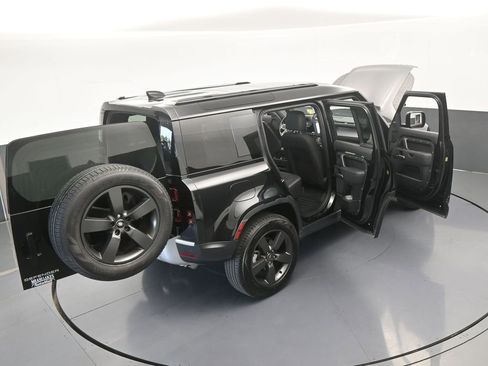 Used 2025 Land Rover Defender 110 S image 82