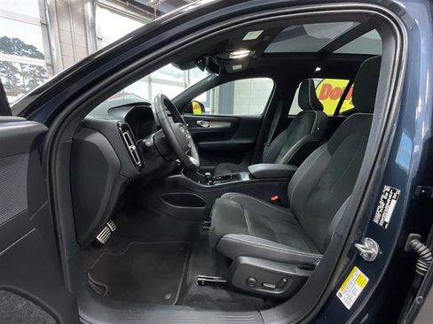 Used 2022 Volvo XC40 P8 Recharge Plus image 11