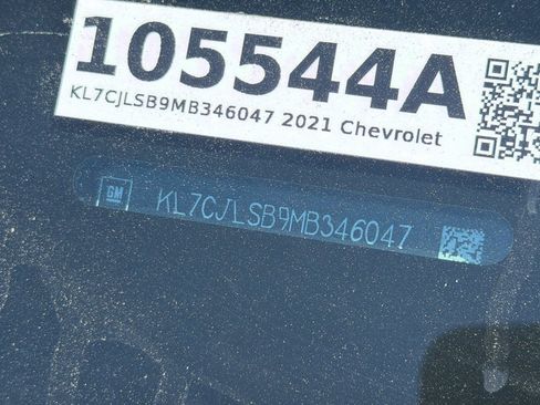 Used 2021 Chevrolet Trax LT w/ LT Convenience Package FWD image 2