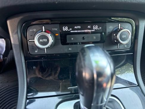 Used 2012 Volkswagen Touareg VR6 AWD/4WD image 11
