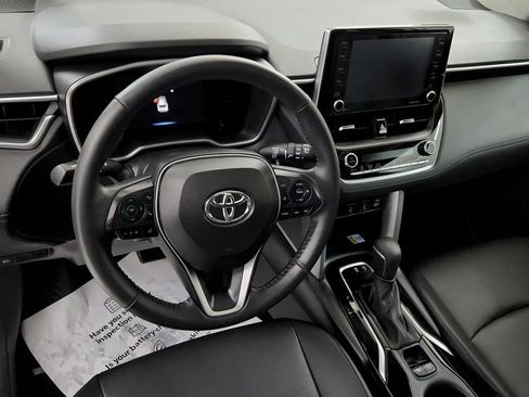 Used 2022 Toyota Corolla Cross XLE w/ Convenience Package AWD/4WD image 24