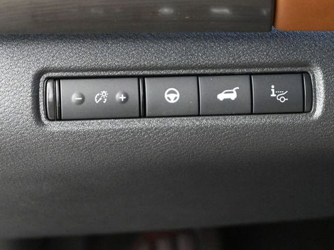 Used 2023 Nissan Pathfinder Platinum FWD image 6