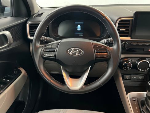 Used 2025 Hyundai Venue SEL image 13