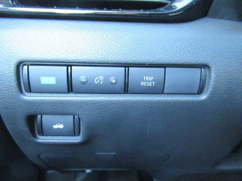 Used 2025 Nissan Sentra SR w/ SR Premium Package image 19