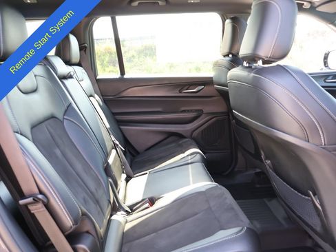 Used 2024 Jeep Grand Cherokee L Altitude AWD/4WD image 12