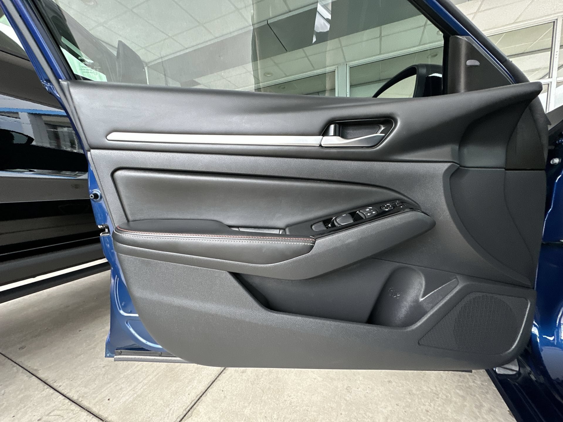 Used 2024 Nissan Altima 2.5 SR w/ SR Premium Package FWD image 22
