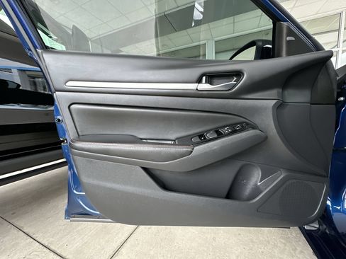 Used 2024 Nissan Altima 2.5 SR w/ SR Premium Package FWD image 22