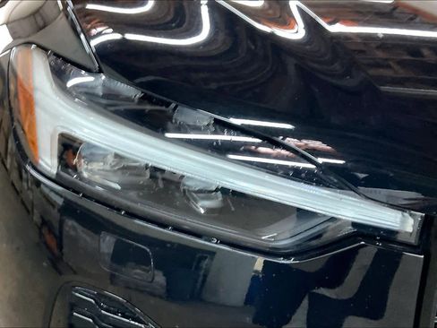 Used 2025 Volvo XC60 B5 Core w/ Protection Package Premier image 30