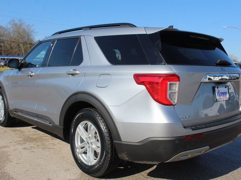 Used 2023 Ford Explorer XLT w/ Equipment Group 202A image 8