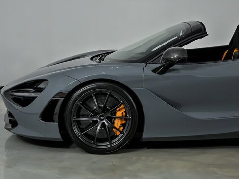 Used 2023 McLaren 720S Spider RWD image 8