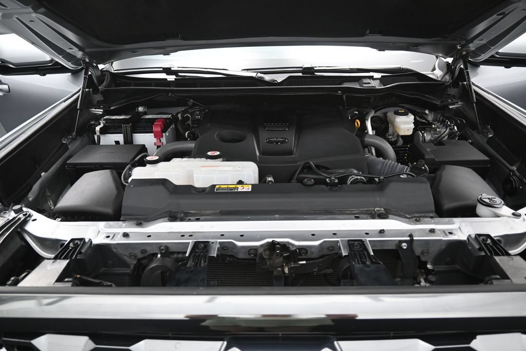 Used 2025 Toyota Tundra Platinum AWD/4WD image 39