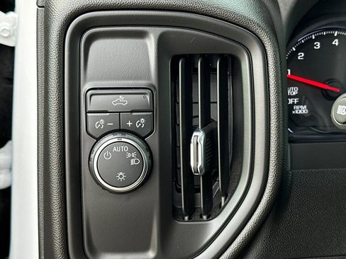 Used 2024 Chevrolet Silverado 1500 Custom image 34