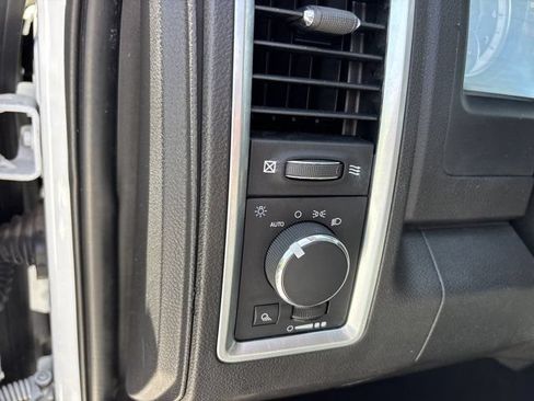 Used 2022 RAM 1500 Classic SLT AWD/4WD image 19