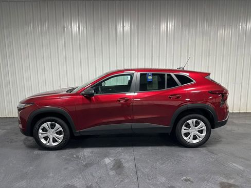 Used 2024 Chevrolet Trax LS FWD image 3
