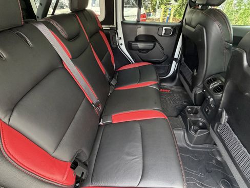 Used 2024 Jeep Wrangler Unlimited Rubicon AWD/4WD image 44