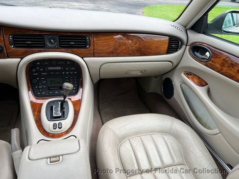 Used 2000 Jaguar XJ8 RWD image 12