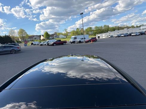 Used 2020 Ford Escape Titanium image 9