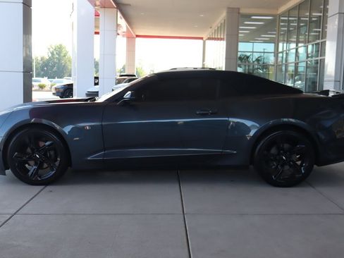 Used 2020 Chevrolet Camaro LT RWD image 4