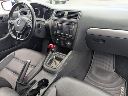 Used 2017 Volkswagen Jetta SE FWD image 33