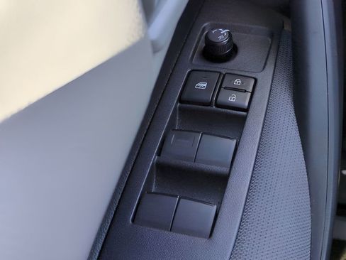 Used 2025 Toyota Corolla LE image 21