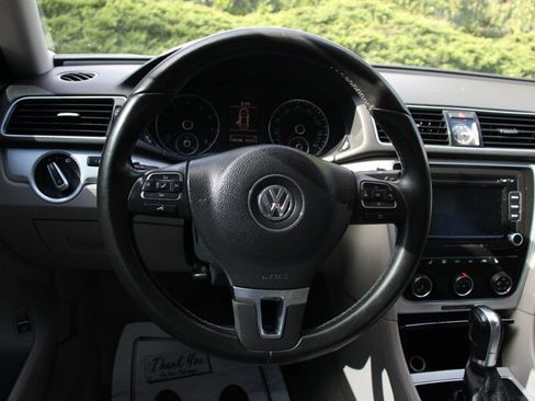 Used 2013 Volkswagen Passat 2.5 SE FWD image 18