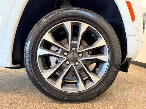 Used 2023 Jeep Grand Cherokee Overland AWD/4WD image 27