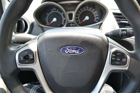 Used 2013 Ford Fiesta SE FWD image 17