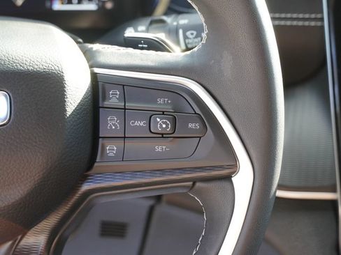 Used 2025 Jeep Grand Cherokee L Laredo AWD/4WD image 30