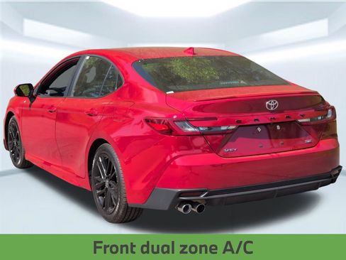 Used 2025 Toyota Camry SE FWD image 4