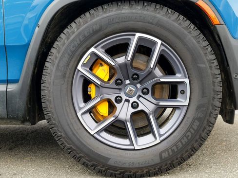 Used 2024 Rivian R1S Adventure image 9