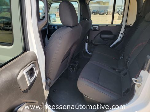 Used 2023 Jeep Gladiator Rubicon w/ LED Lighting Group image 11