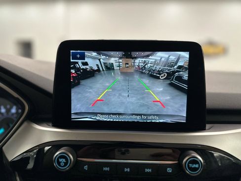 Used 2020 Ford Escape SE image 26