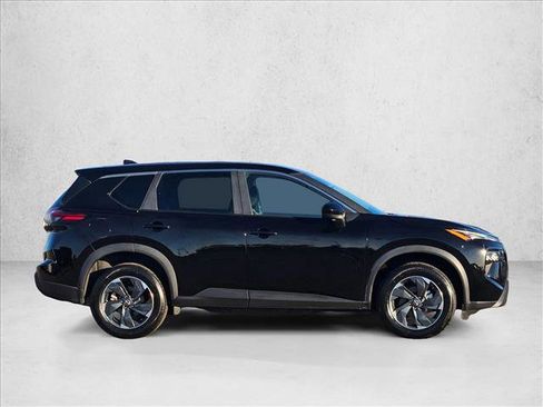 Used 2024 Nissan Rogue SV image 4