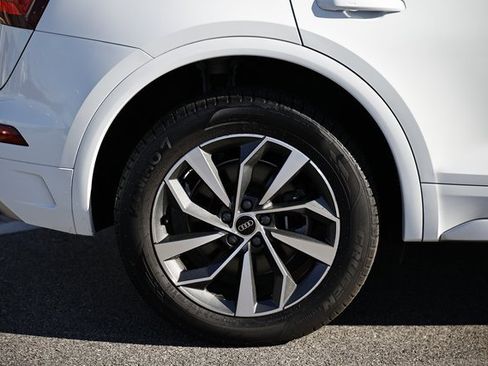 Used 2025 Audi Q5 2.0T Premium Plus w/ Premium Plus Package image 6