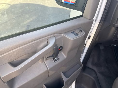 Used 2024 GMC Savana 2500 w/ Driver Convenience Package image 8