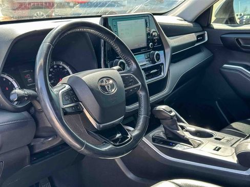 Used 2020 Toyota Highlander LE image 4