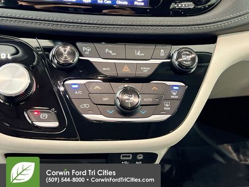 Used 2018 Chrysler Pacifica Limited w/ Advanced Safetytec Group image 9