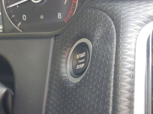 Used 2019 Land Rover Range Rover Velar S image 37