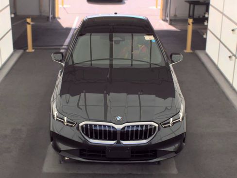 Used 2026 BMW 530i RWD image 2