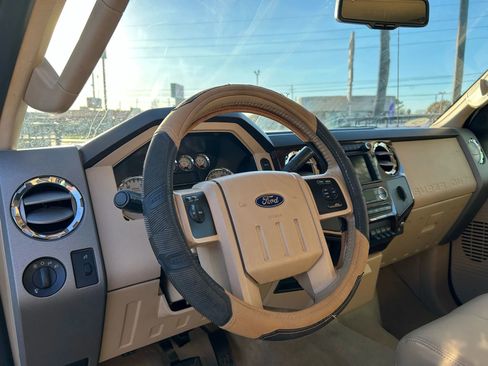Used 2010 Ford F350 Lariat image 11