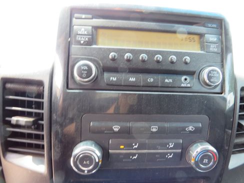 Used 2015 Nissan Titan SV w/ Tow Package image 14